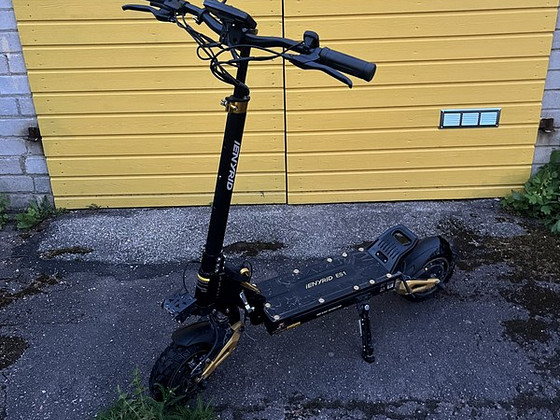 Ienyrid ES1