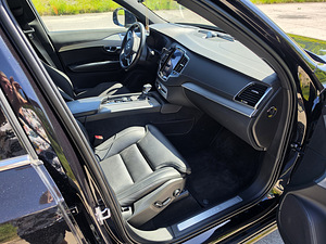 Volvo XC90 Inscription 2.0 173кВ (11 фото из 14)