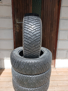195/65/15 Goodyear UltraGrip Ice Artic (1 foto / 3)
