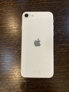 iPhone SE 2020 (1 foto / 3)