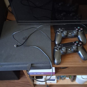 Продаю PS 4