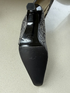 Туфли на kitten heels из натуральной кожи со змеиным узором (5 фото из 6)
