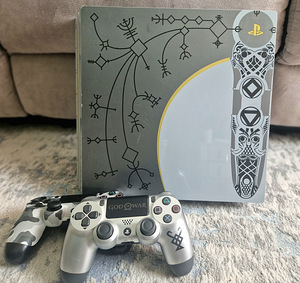 God of War limited edition Playstation 4 Pro 1TB (1 foto / 8)