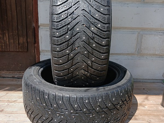 245/45/18 Nokian Hakkapeliitta 8