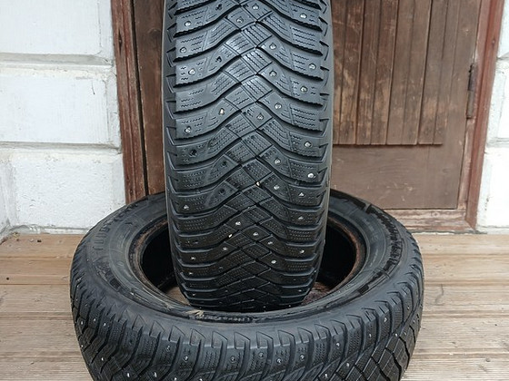 205/60/16 Goodyear UltraGrip Artic 2