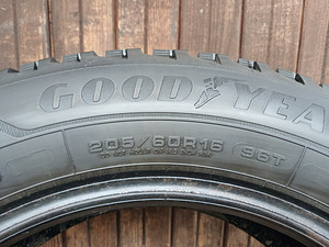 205/60/16 Goodyear UltraGrip Artic 2 (3 фото из 3)