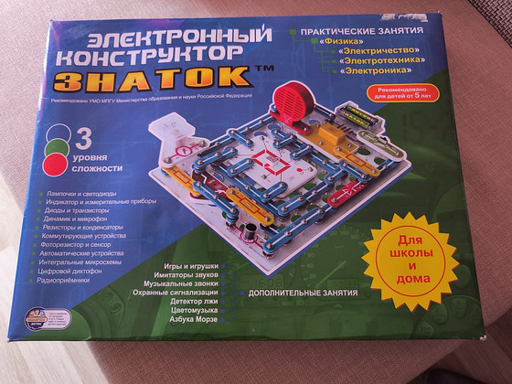 Электронный конструктор "Znatok" (999 схем)