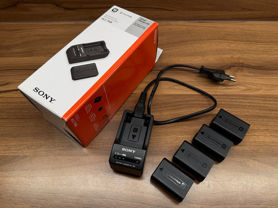 Аккумулятор Sony NP-FW50 + зарядное устройство Sony BC-TRW