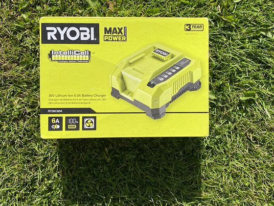 Быстрозарядное устройство Ryobi
