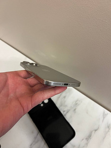 iPhone 16 pro max (4 foto / 6)