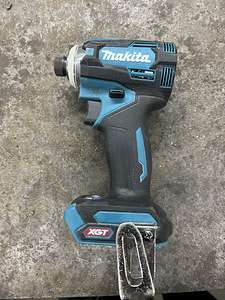 Makita TD001G, 40V. Новая, без зарядки и аккумулятор (1 фото из 7)