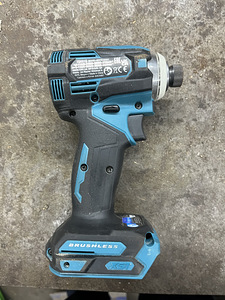 Makita TD001G, 40V. Новая, без зарядки и аккумулятор (3 фото из 7)