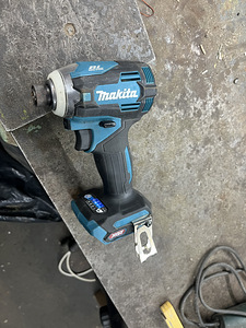 Makita TD001G, 40V. Новая, без зарядки и аккумулятор (6 фото из 7)