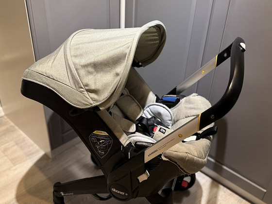 Автолюлька Doona с базой Isofix