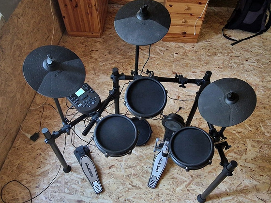 Электронные барабаны Alesis Nitro mesh kit