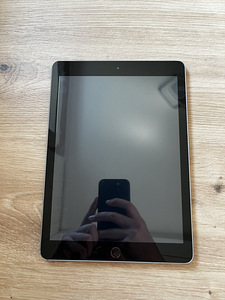 iPad 5-го поколения (1 фото из 4)