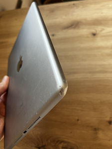iPad 5-го поколения (3 фото из 4)