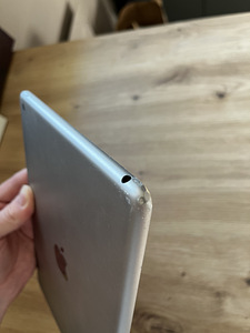 iPad 5-го поколения (4 фото из 4)