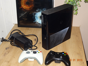 Xbox 360 e 500gb (1 foto / 5)
