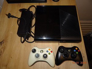 Xbox 360 e 500gb (2 foto / 5)