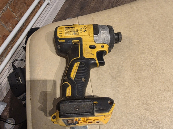 Аккумуляторная дрель DeWalt 18В