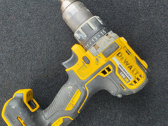 Аккумуляторная дрель DeWalt 18В
