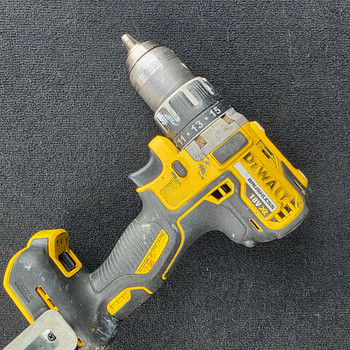 Аккумуляторная дрель DeWalt 18В