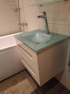 Klaasist valamu koos segisti ja peegliga (5 foto / 10)