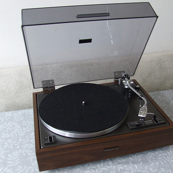 Vanakooli vinüülplaadimängija Pioneer PL-120-II
