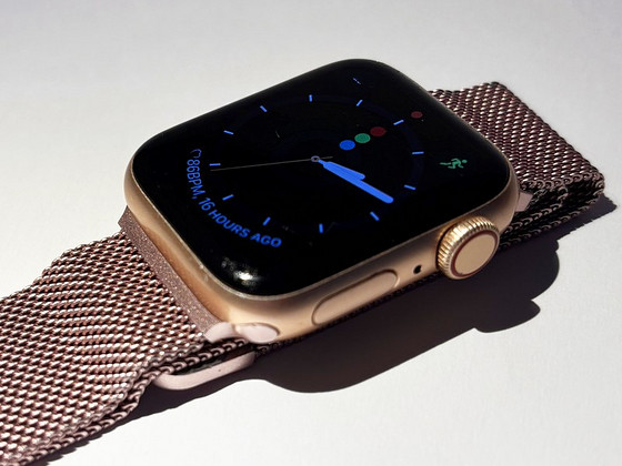 Apple Watch SE 40 mm GPS Rose Gold + Milanese rihm