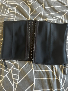 Продаю чёрный утягивающий корсет (waist cincher) (2 фото из 2)