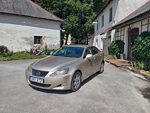 Lexus IS 220d (7 foto / 10)