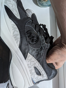 Продаю кроссовки Michael Kors Zuma Trainer (1 фото из 6)