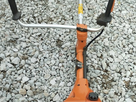 Кусторез Husqvarna 555FXT