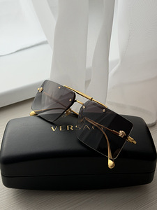 Prillid VERSACE (2 foto / 3)