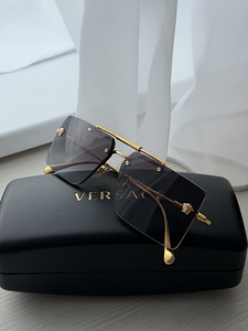 Prillid VERSACE (3 foto / 3)