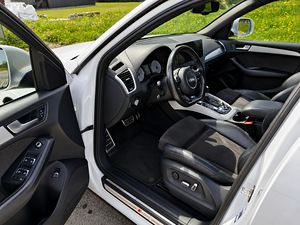 Audi SQ5 (9 фото из 14)