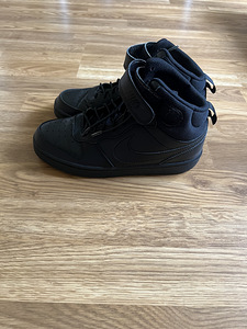 Nike'i tossud (2 foto / 3)