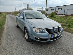 Helesinine automaatkastiga Volkswagen Passat 2005 (4 foto / 14)