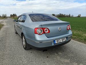 Helesinine automaatkastiga Volkswagen Passat 2005 (3 foto / 14)