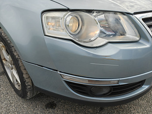 Helesinine automaatkastiga Volkswagen Passat 2005 (9 foto / 14)