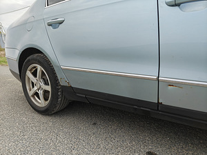 Helesinine automaatkastiga Volkswagen Passat 2005 (10 foto / 14)