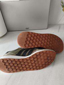 *Adidas* suurus 39 (sisetald 25 cm) (3 foto / 3)