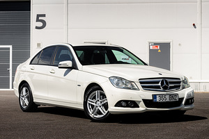 Mercedes-Benz C180 CDI (12 фото из 14)