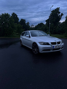 BMW 330xd (2 фото из 3)