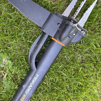 Корнеудалитель для одуванчиков Fiskars