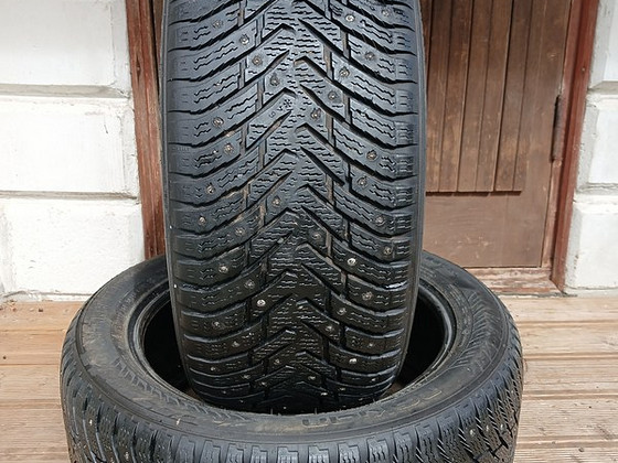 225/50/17 Nokian Hakkapeliitta 8