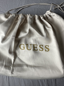 GUESS kott (6 foto / 6)
