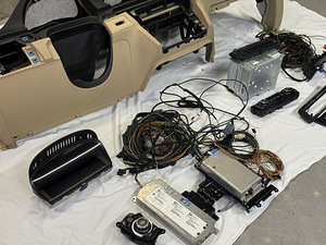 BMW e9x CIC + dashboard (2 foto / 5)