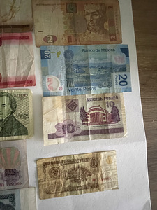 Банкноты (2 фото из 10)